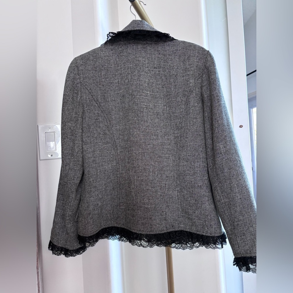 Chic Set - Women's Blazer & Skirt Set with Lace Detail - Picture 4 of 4
